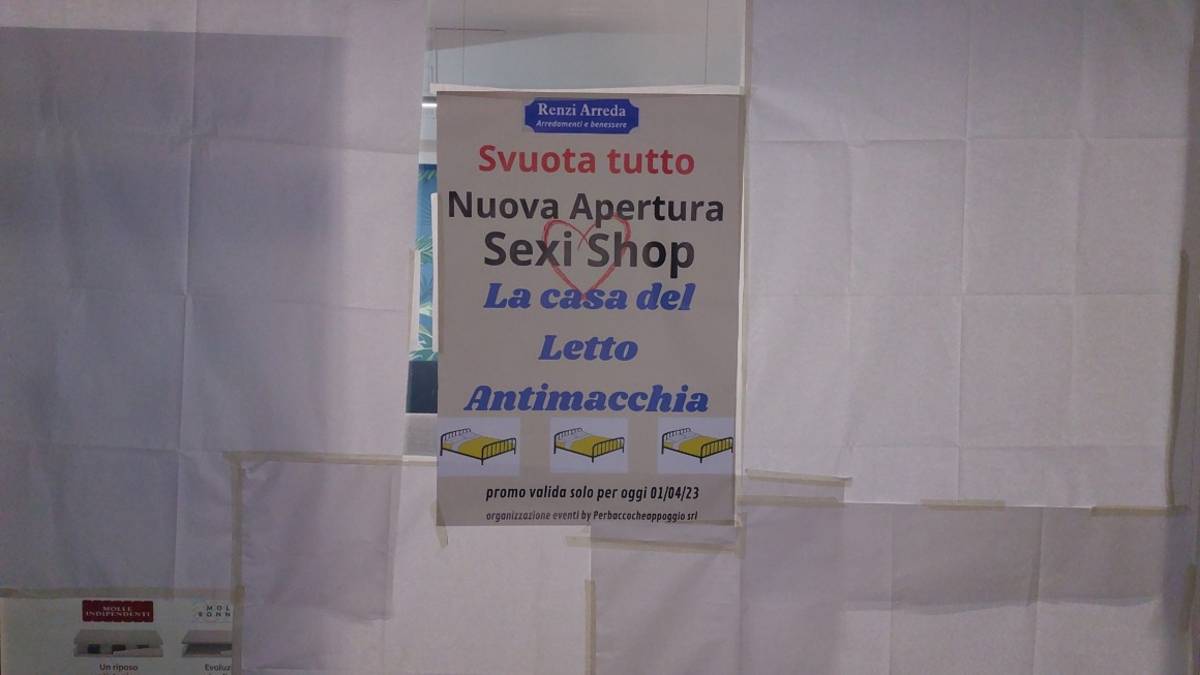 Cervia: svuota tutto e apre un sexy shop, ma è un pesce d'aprile