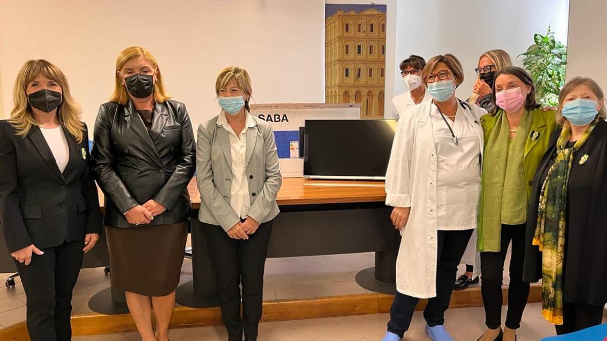Riccione, da Agorà 9 televisori all'ospedale Ceccarini