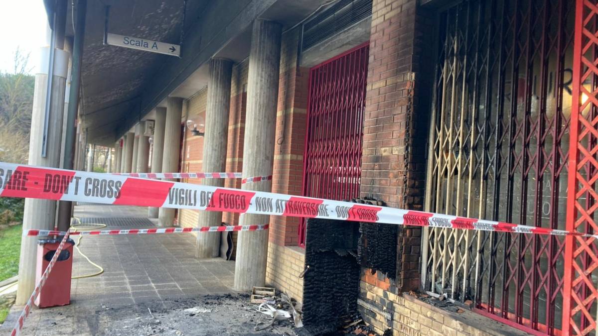 Rimini, incendiato l'ortofrutta delle Celle