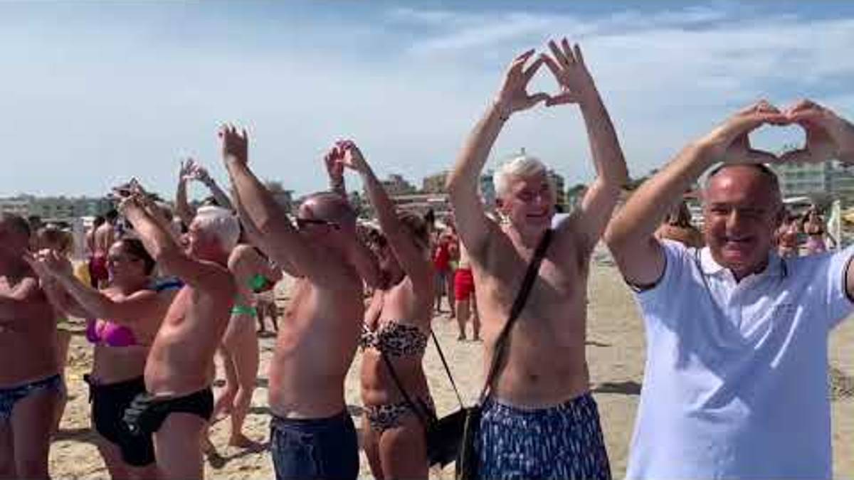 Buon Ferragosto da Rimini: il flash mob al Bagno 62 VIDEO GALLERY
