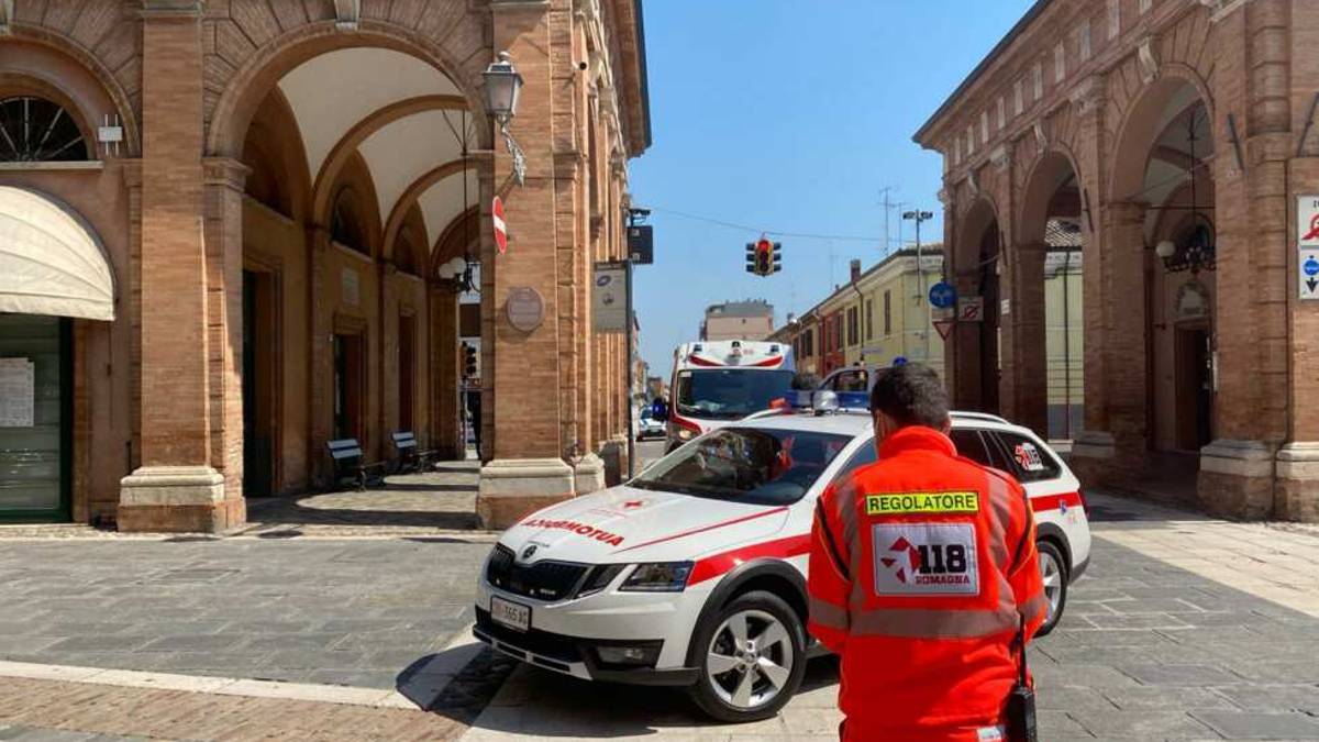 Coma etilico alla Barriera di Cesena: salvato 35enne