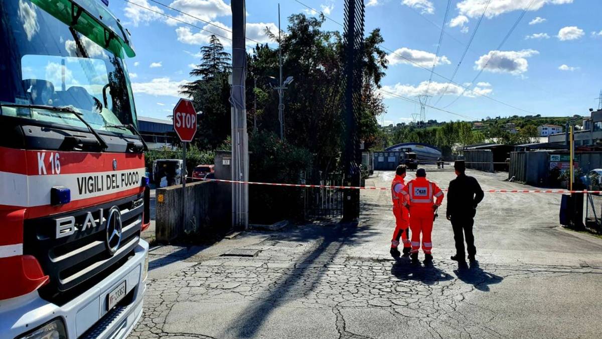Petroltecnica, scatta l'allarme per odori sospetti