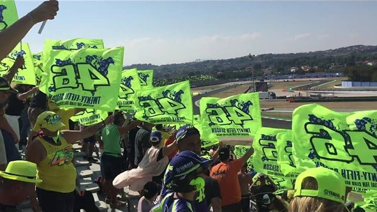 MotoGp, Misano 2020: il pubblico in festa al passaggio di Valentino Rossi