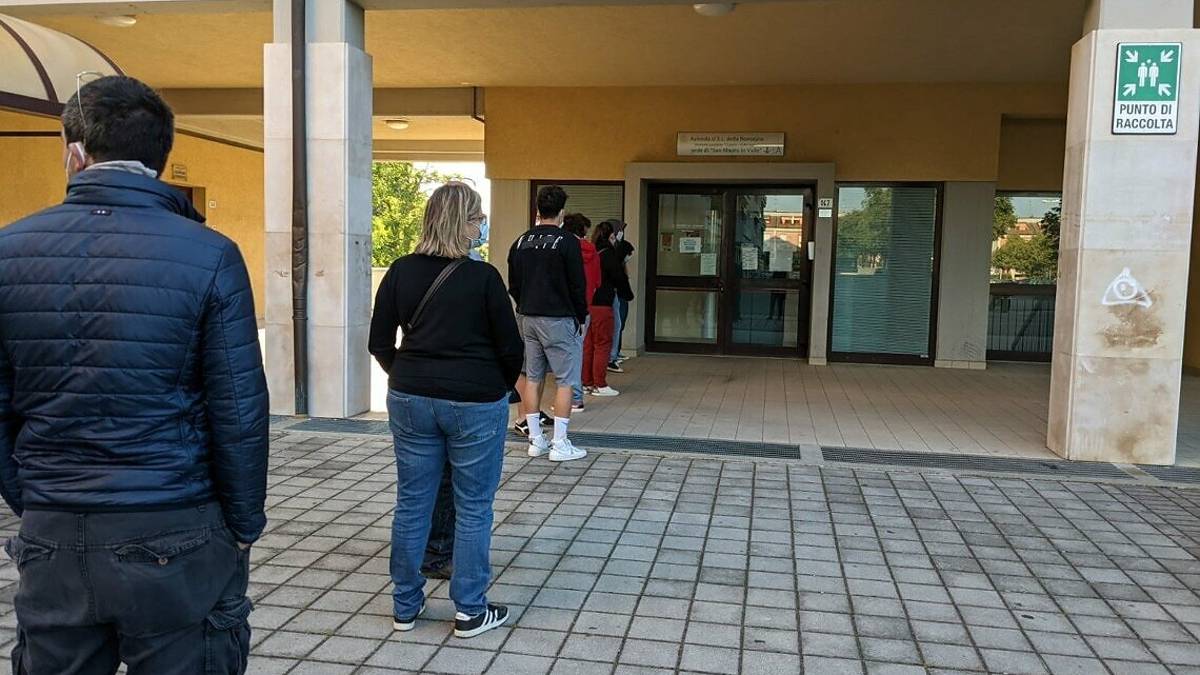 Cesena, vaccinazioni: tutto esaurito per l'open day serale del week-end