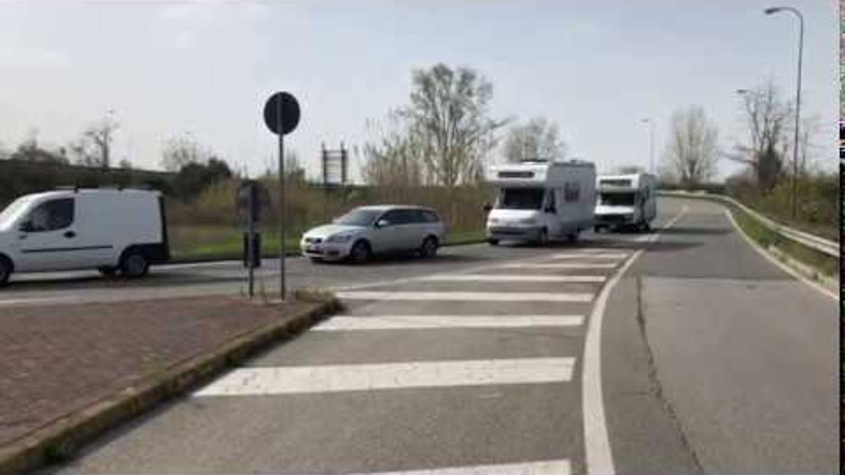 Coronavirus Ravenna, carovana di nomadi fatta spostare