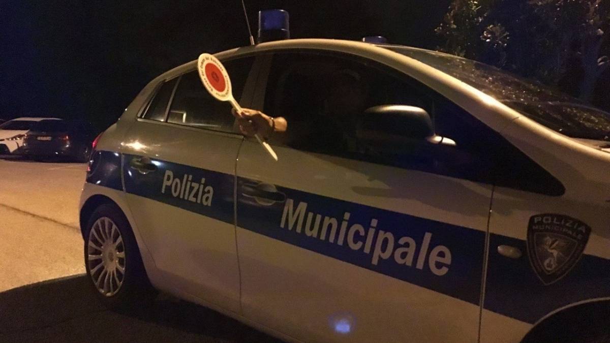 Rimini: viola il coprifuoco, 400 euro di multa
