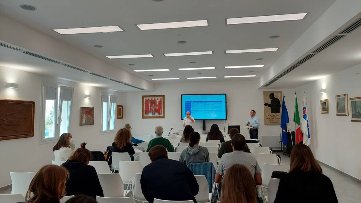 Forlì, Avis si è presentata agli studenti di Sociologia