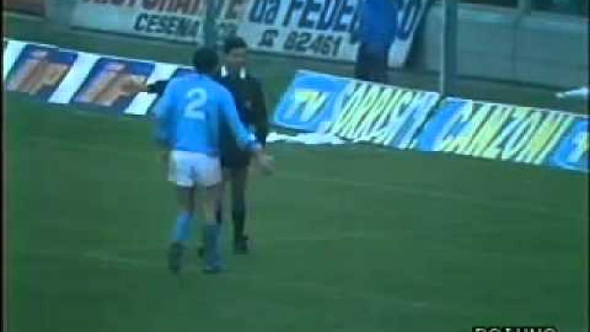 Quando a Cesena l'inviato della Rai regalò a Maradona i pasticcini per il suo compleanno