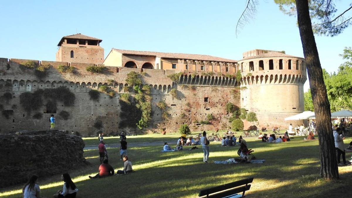 “Ponte”e vacanze alternative, caccia al verde a Imola e in Vallata