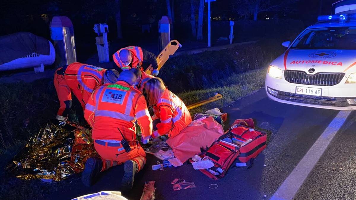 A piedi sull'Adriatica a Cesenatico, investito 20enne di Rimini