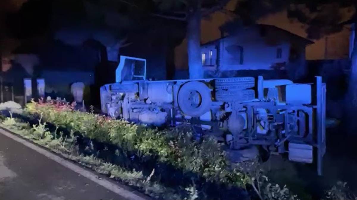 Si rovescia Tir carico di gas: chiusa la via Staggi tra Gatteo e Gambettola - VIDEO