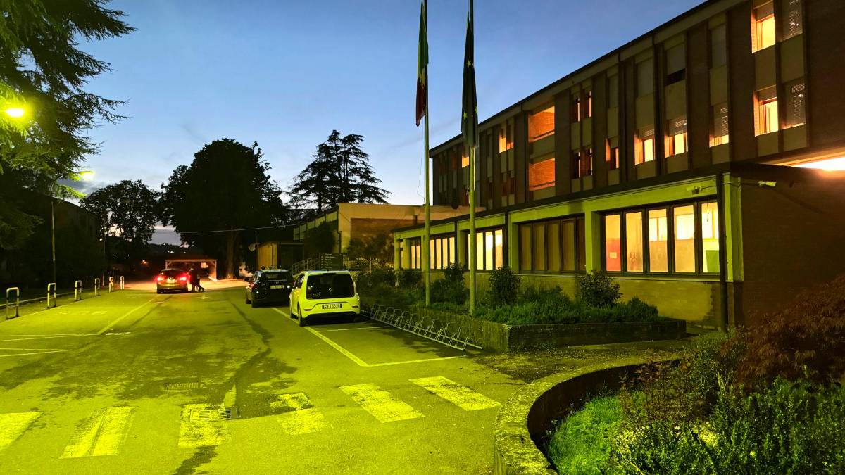Cesena, aggredito a scuola col machete: caccia al branco di aggressori, uno è già stato identificato