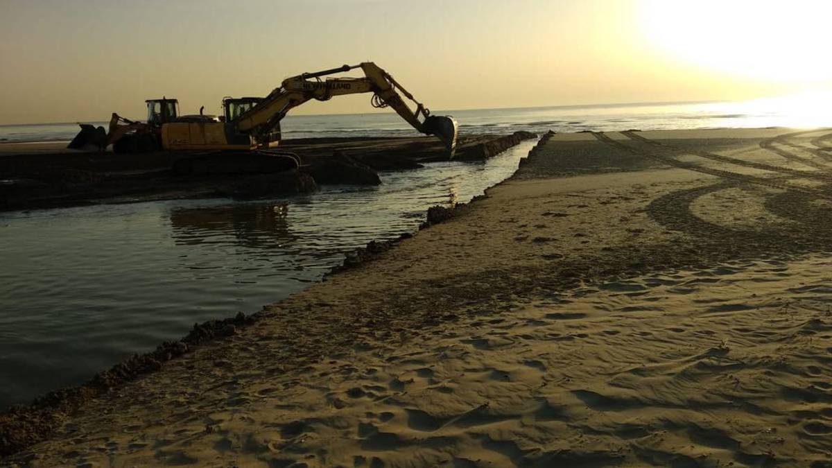 Riccione, eseguiti i lavori di riapertura della foce del Marano