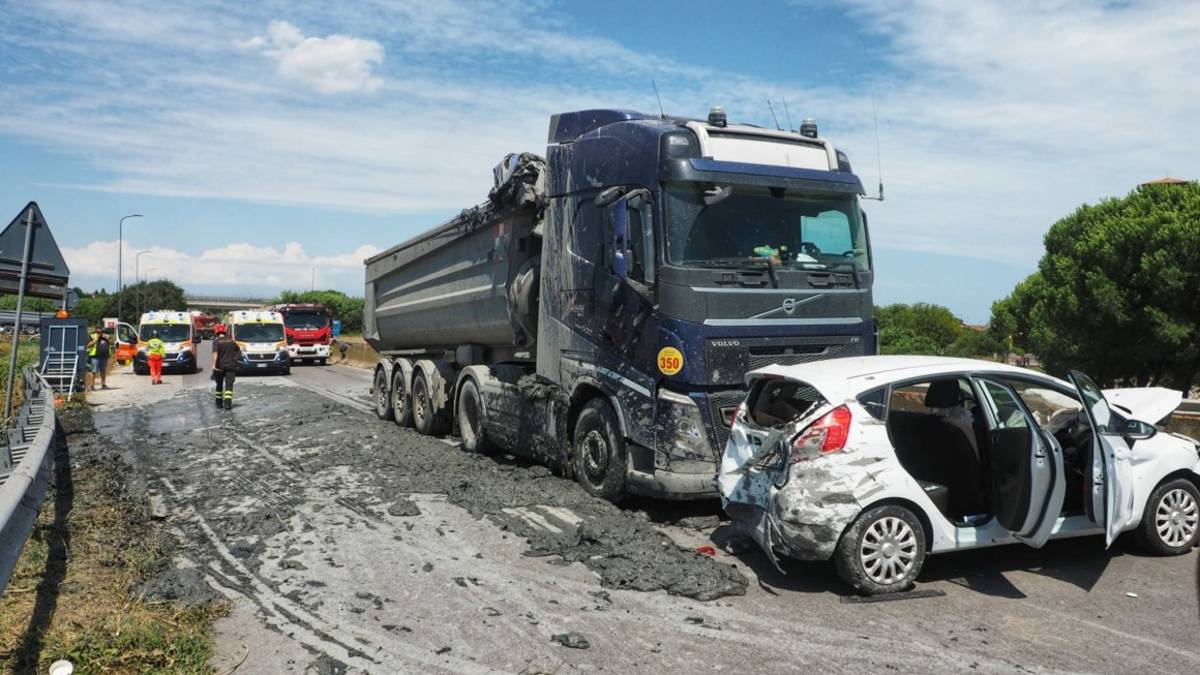 Ravenna, incidente tra un camion e tre auto: traffico in tilt sulla Classicana
