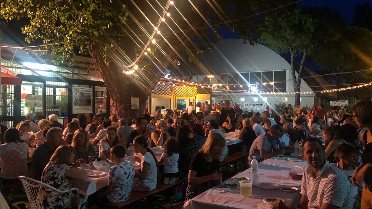 Rimini. Una folla per la raccolta fondi a favore del bimbo malato