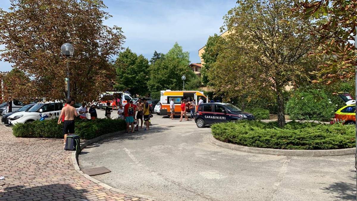 Fuga di cloro in piscina a Santarcangelo, 14 bambini intossicati