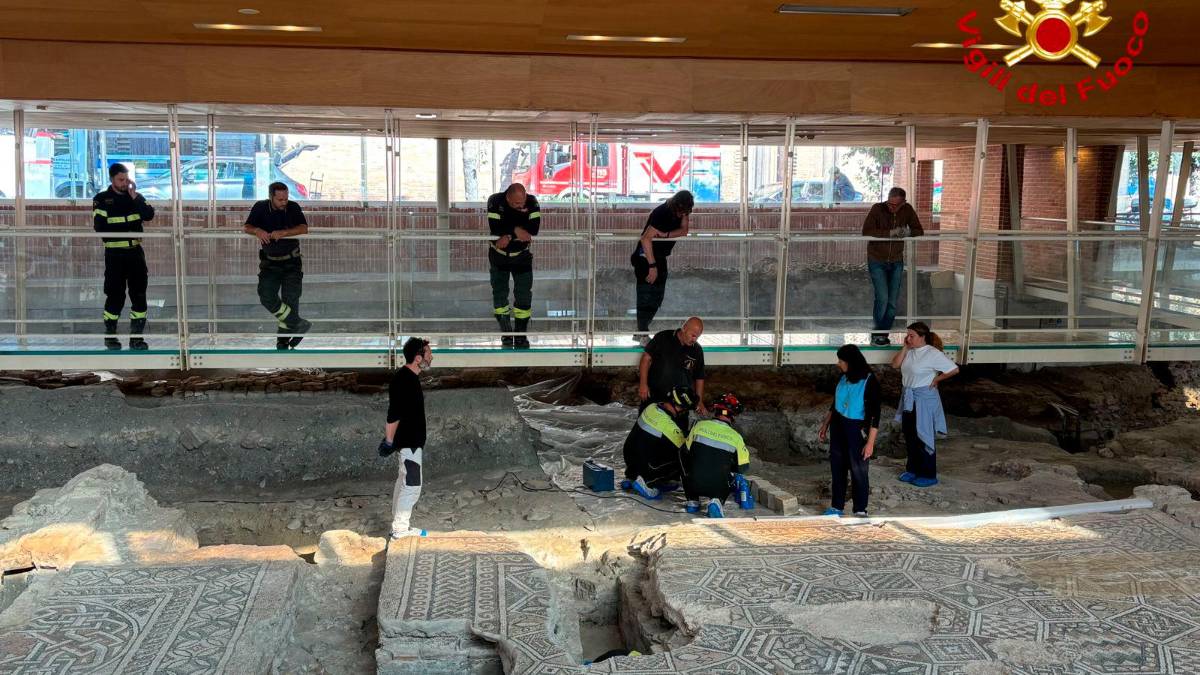 Sotto il mosaico c’è un problema: alla Domus del Chirurgo di Rimini intervengono i Vigili del Fuoco