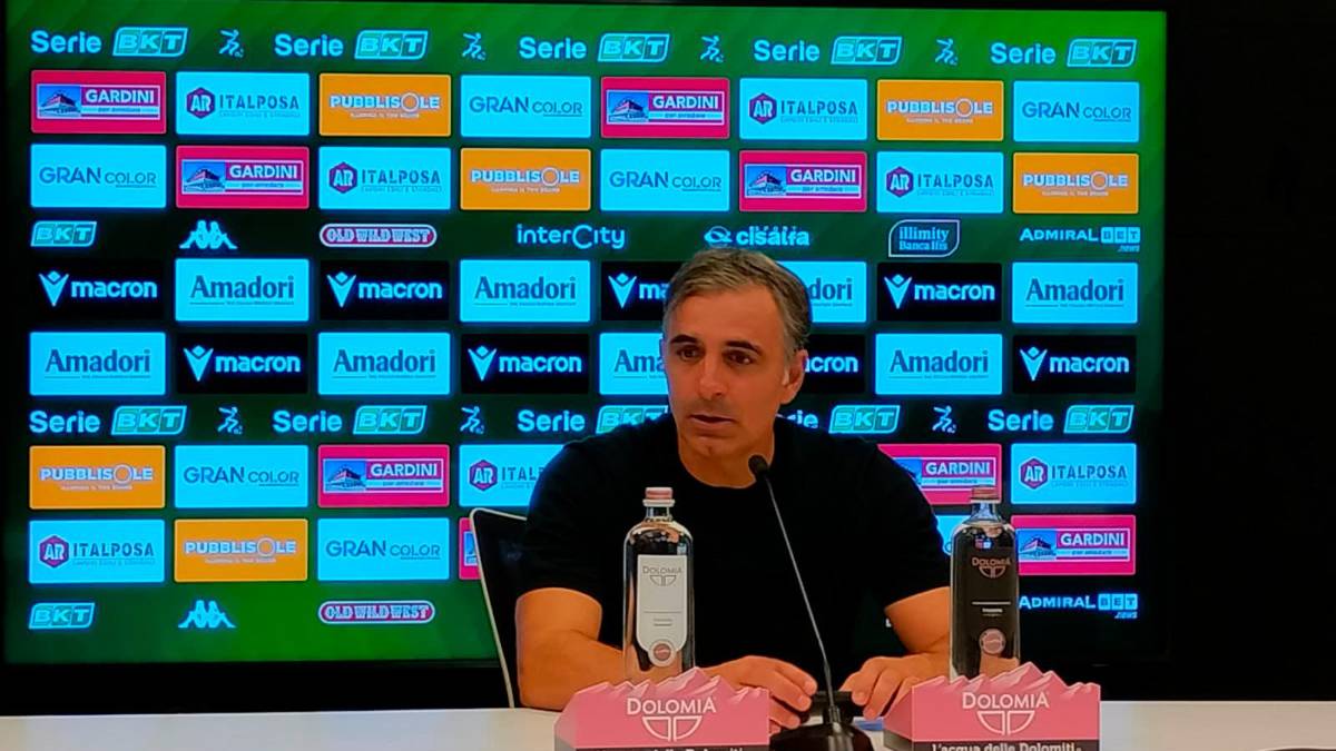 Fabio Pecchia, allenatore della Cremonese in conferenza stampa