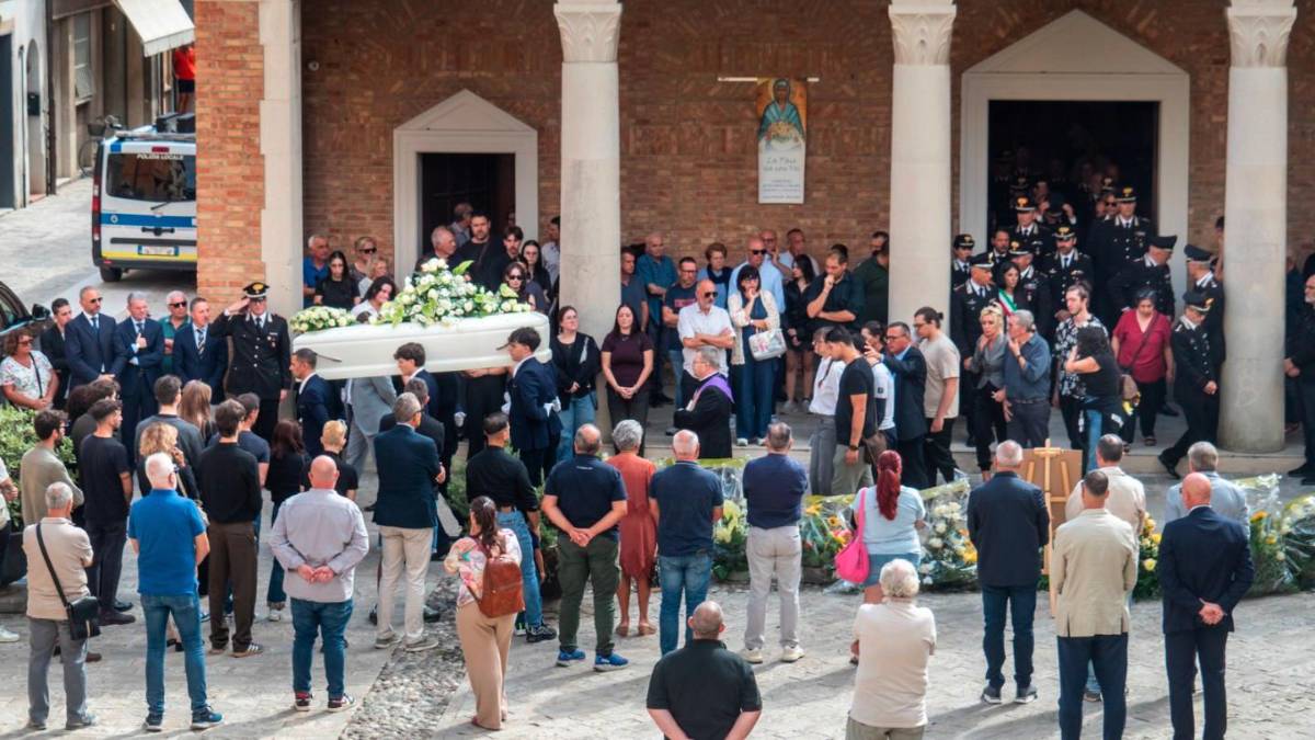 I funerali celebrati ieri mattina FOTO MMPH