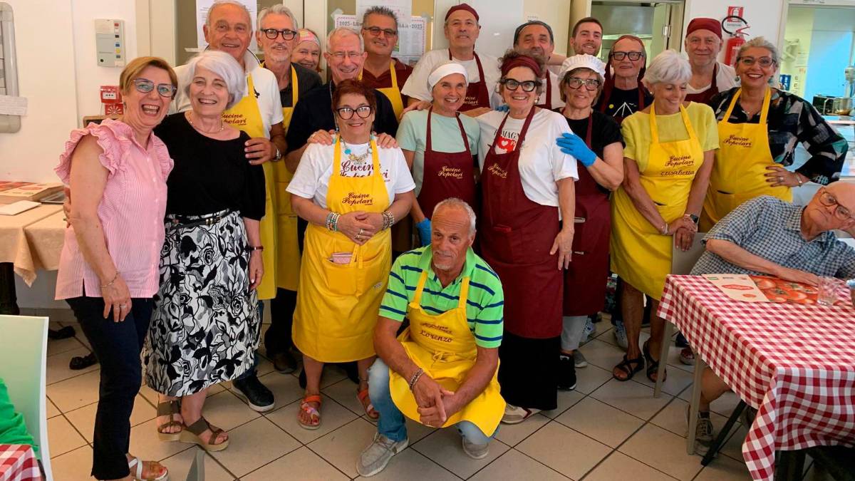 Volontarie e volontari delle Cucine Popolari