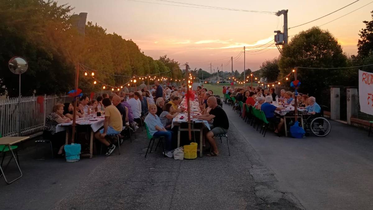 Savignano, una sera in amicizia alla festa delle vie Selbelle