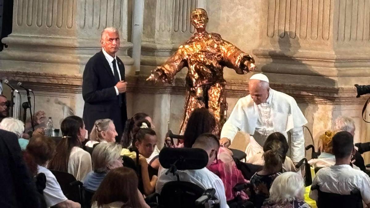 Papa Leone a Rimini, l’abbraccio in Duomo con persone fragili e carcerati: “La chiesa è la vostra casa” FOTOGALLERY