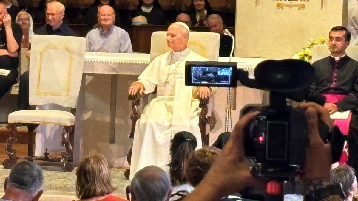 Papa Leone a Rimini, l’abbraccio in Duomo con persone fragili e carcerati: “La chiesa è la vostra casa” FOTOGALLERY