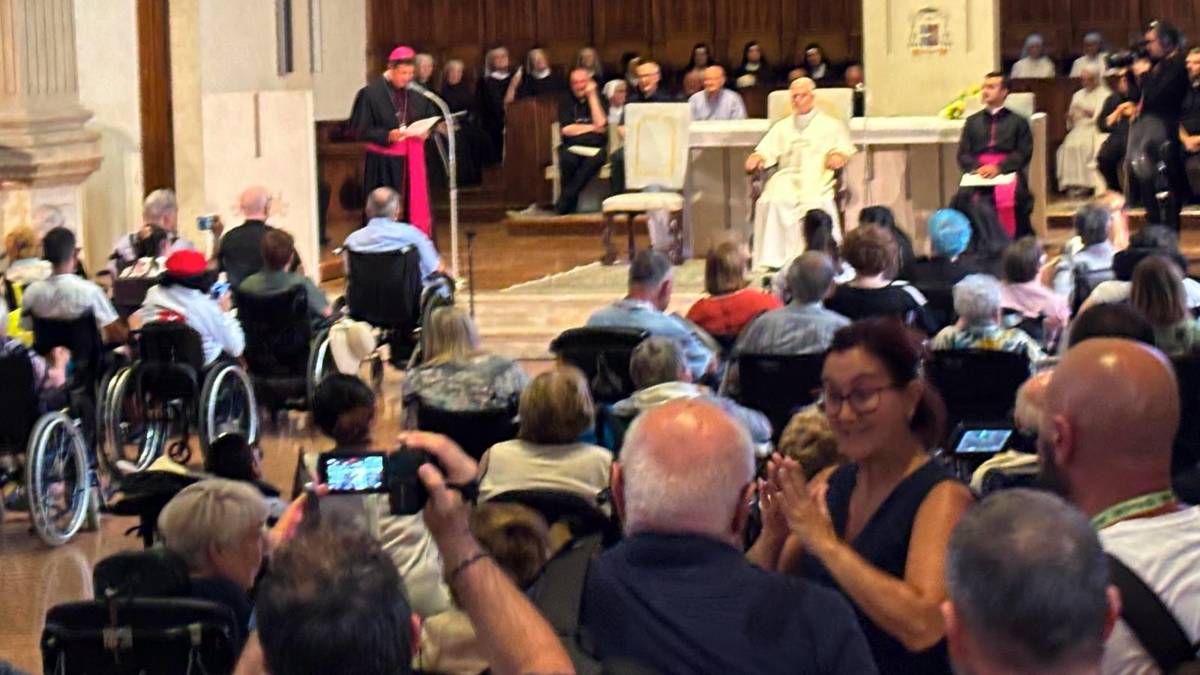 Papa Leone a Rimini, l’abbraccio in Duomo con persone fragili e carcerati: “La chiesa è la vostra casa” FOTOGALLERY