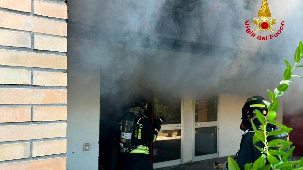Predappio, incendio ai contatori della palazzina: intervengono i Vigili del Fuoco