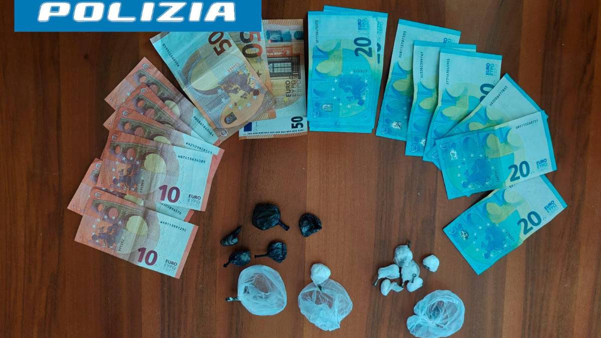 La droga e il denaro sequestrati