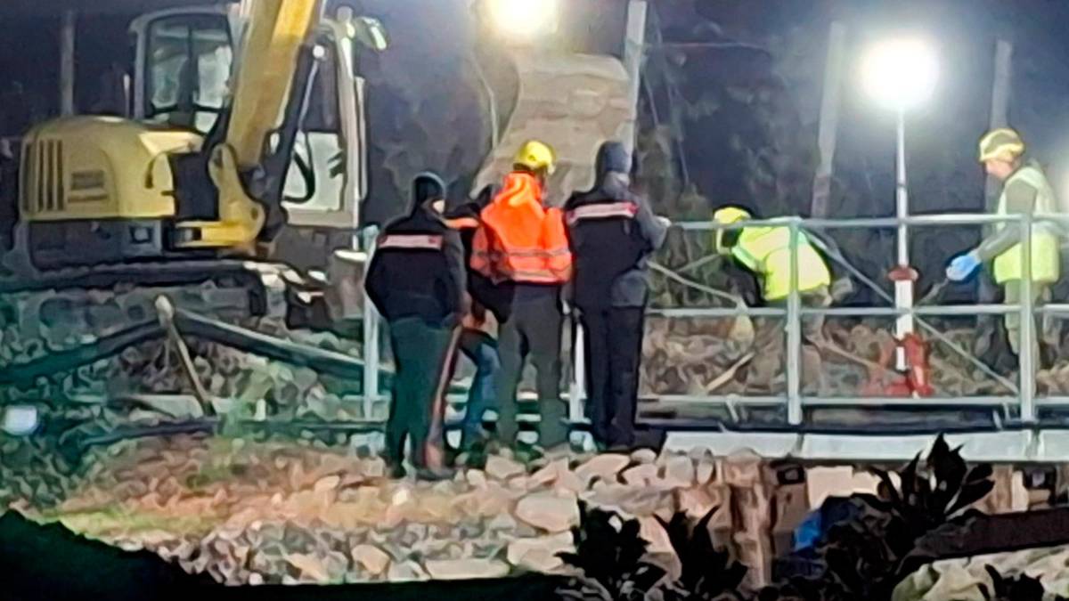 Bomba nascosta sotto la ferrovia per non fermare il cantiere a Solarolo: tre indagati