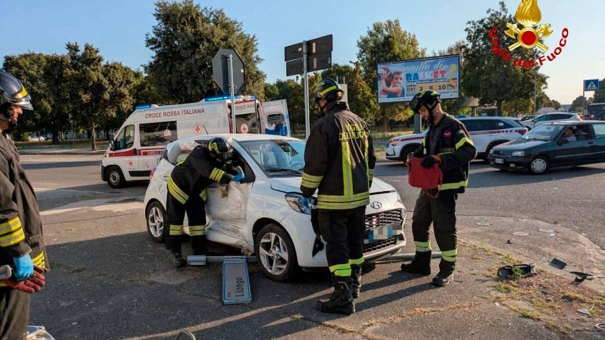 Cesena, incidente: scontro tra auto e furgone, ferita una donna