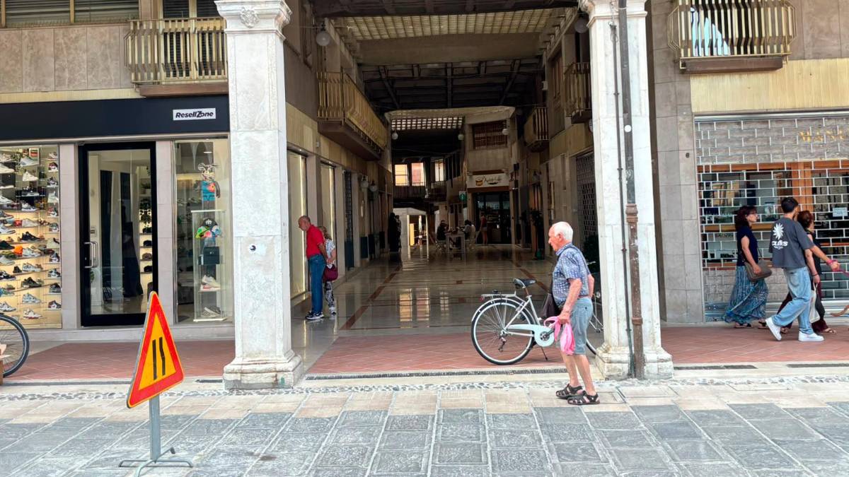 Cesena, nuova pavimentazione in Galleria Urtoller: lavori conclusi in tempi da record