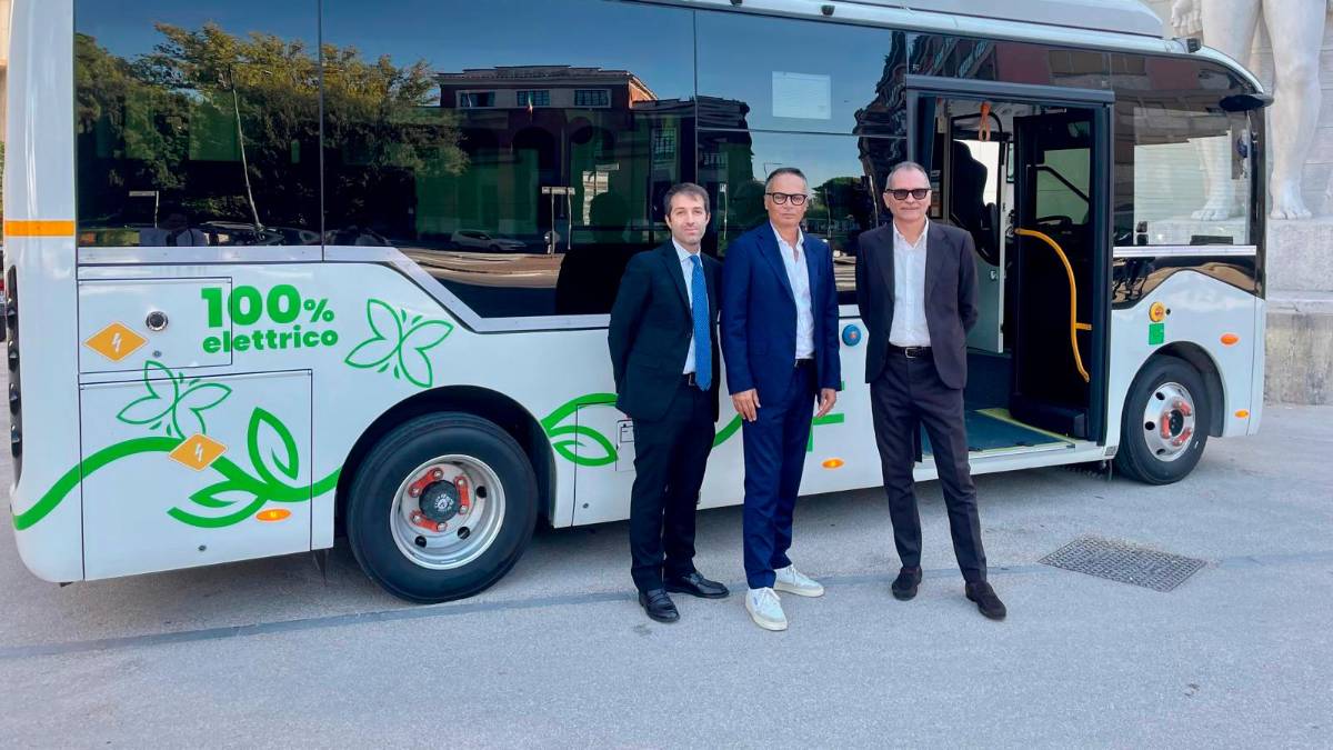 Forlì, abbonamenti al bus scontati per i residenti Under 26: l’aiuto del Comune per l’anno scolastico 2026-27