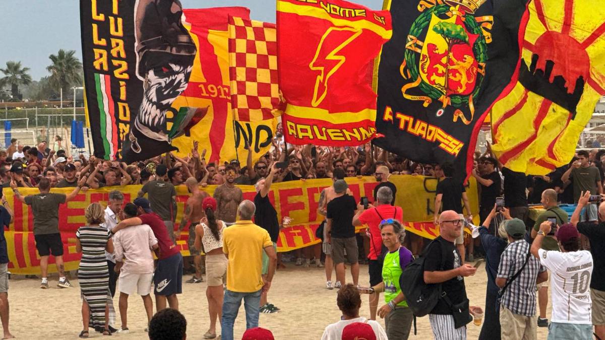 Ronaldinho a Ravenna, la festa dei tifosi VIDEO