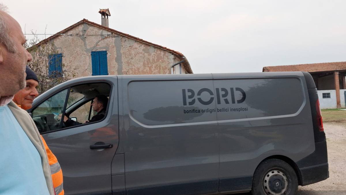 Bomba nascosta sotto la ferrovia per non fermare il cantiere a Solarolo: tre indagati