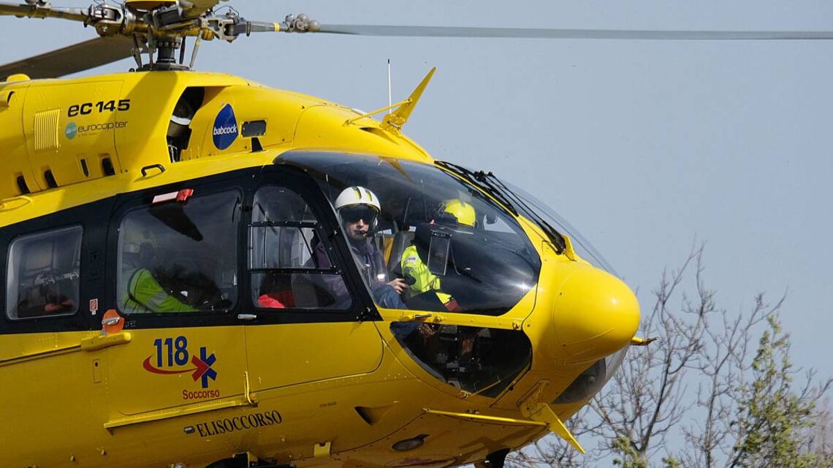 Cade dalla bici e batte la testa a Villa di Fragheto di Casteldelci: ciclista 62enne in gravi condizioni