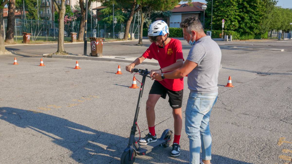 Ravenna, nuovo codice della strada: Sfruttare le autoscuole come centri di formazione