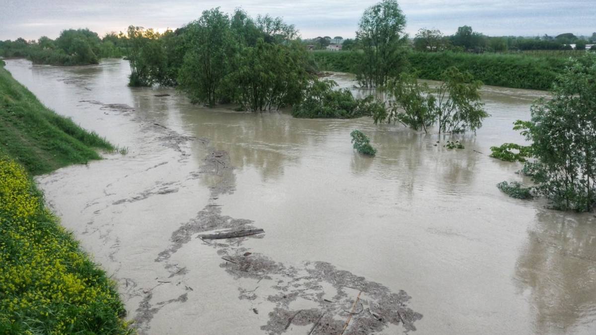 Bagnacavallo, la piena del Lamone inizia a scendere. Il Comune: Limitate gli spostamenti