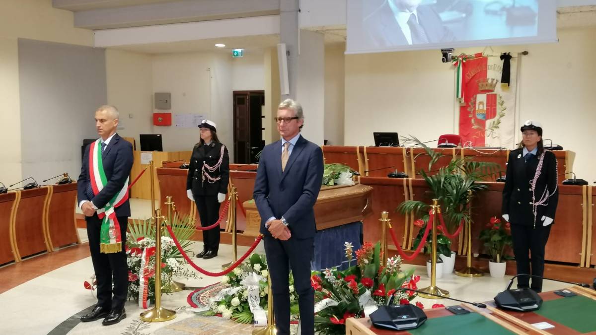 Rimini. Aperta la camera ardente per Cagnoni: l'abbraccio alla famiglia, i ricordi degli amici