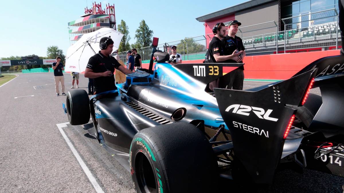 Imola, all’Enzo e Dino Ferrari il debutto europeo per le corse di auto guidate dall’intelligenza artificiale