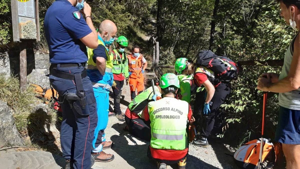 Portico, donna cade e si ferisce durante un'escursione