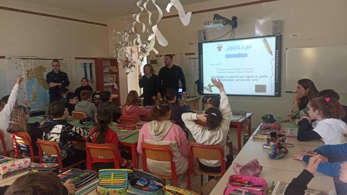 Cesena, la Polizia nelle scuole elementari contro bullismo e cyberbullismo