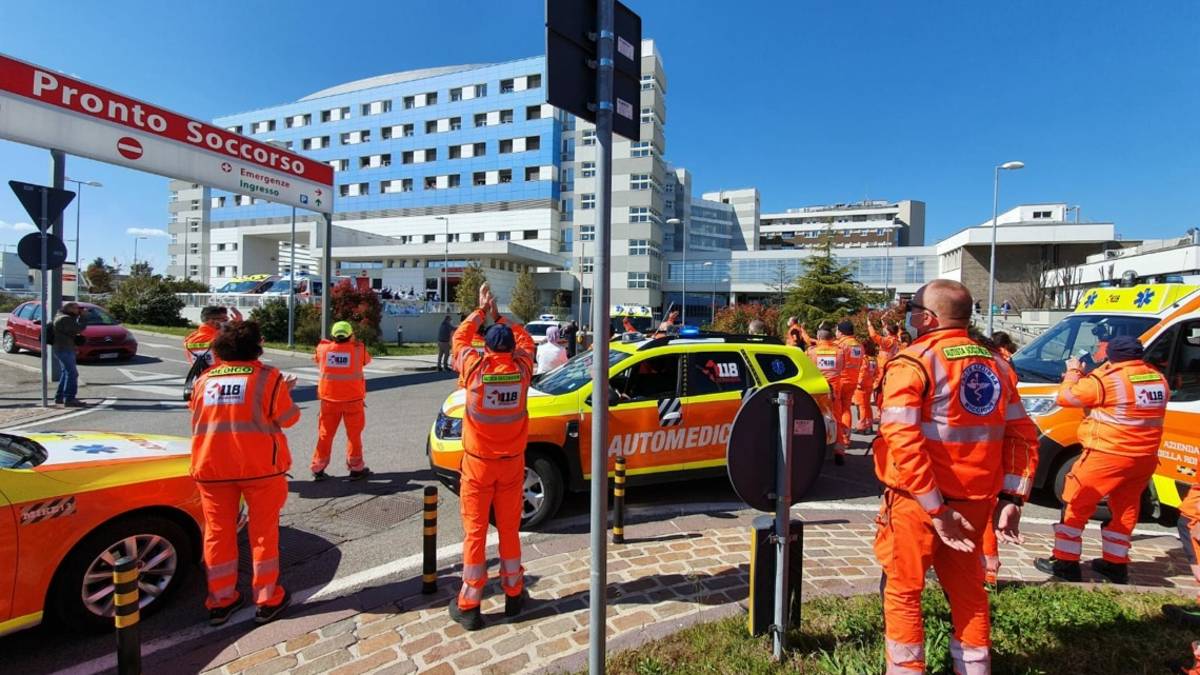 I 30 anni del 118: i monumenti della provincia di Rimini si vestono di blu