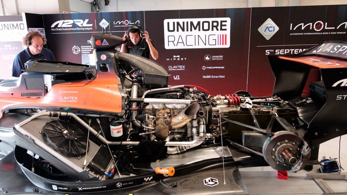 Imola, all’Enzo e Dino Ferrari il debutto europeo per le corse di auto guidate dall’intelligenza artificiale