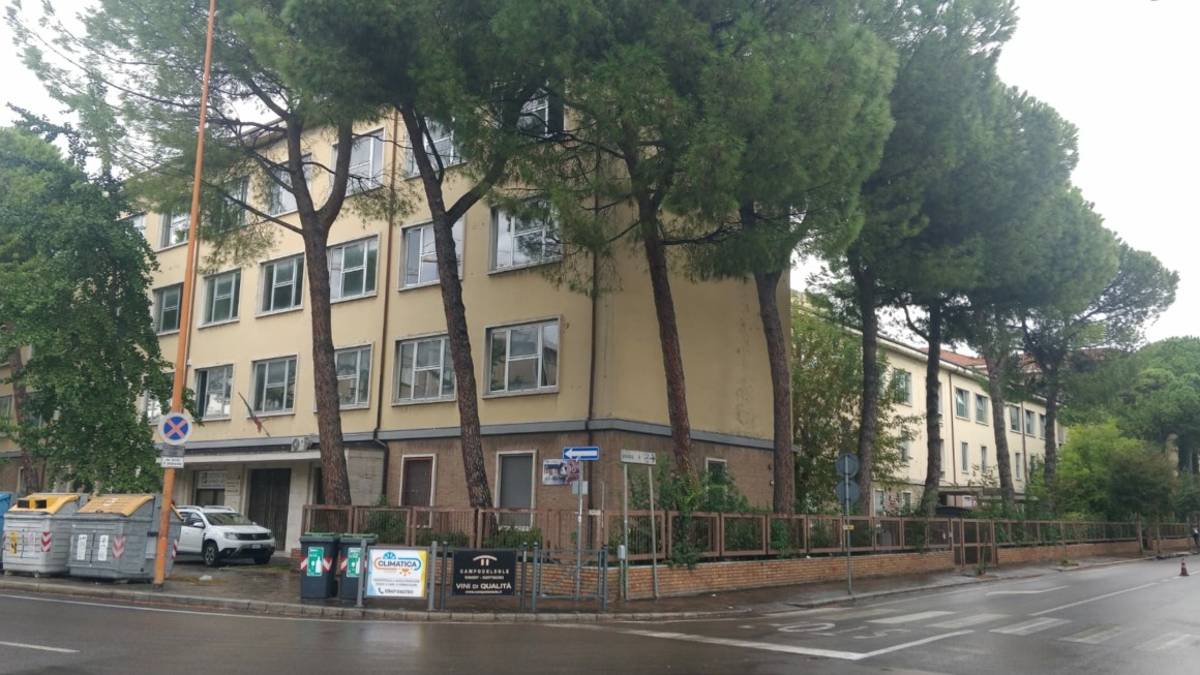 Cesena: si fingono studenti, insultano un professore e scappano dal Serra