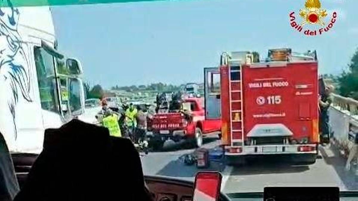 Incidente in A14 tra Faenza e Forlì: il tragico bilancio è di una donna morta e 8 feriti