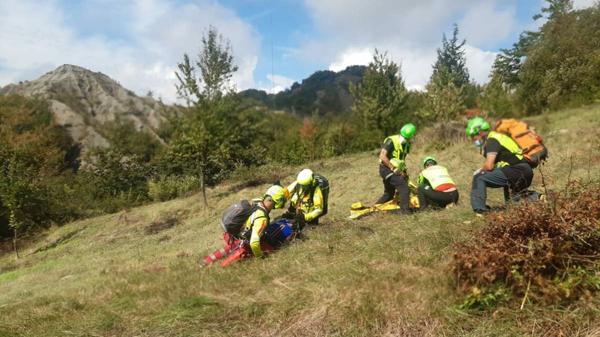 Cercatore di tartufo 84enne cade nella scarpata