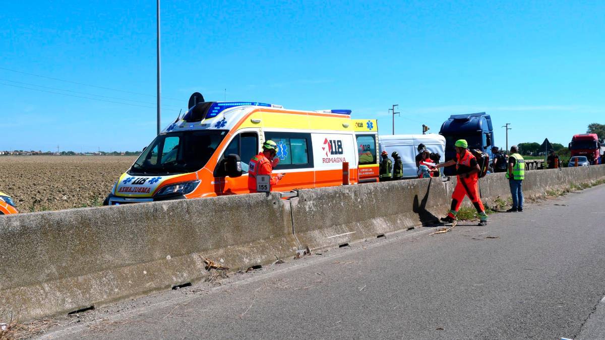 Ravenna, incidente: tamponamento sulla statale 16, tre feriti e traffico in tilt - Gallery