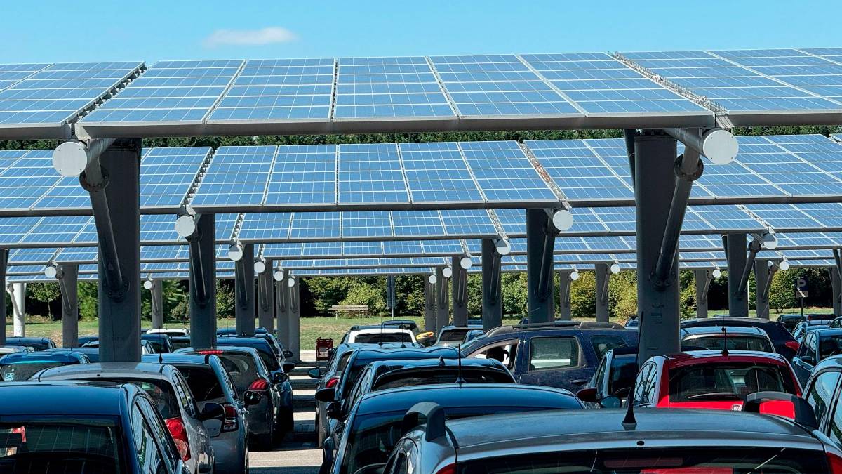 Energia, appello di Legacoop Romagna alla politica: “Sostenete le pensiline fotovoltaiche sui parcheggi”